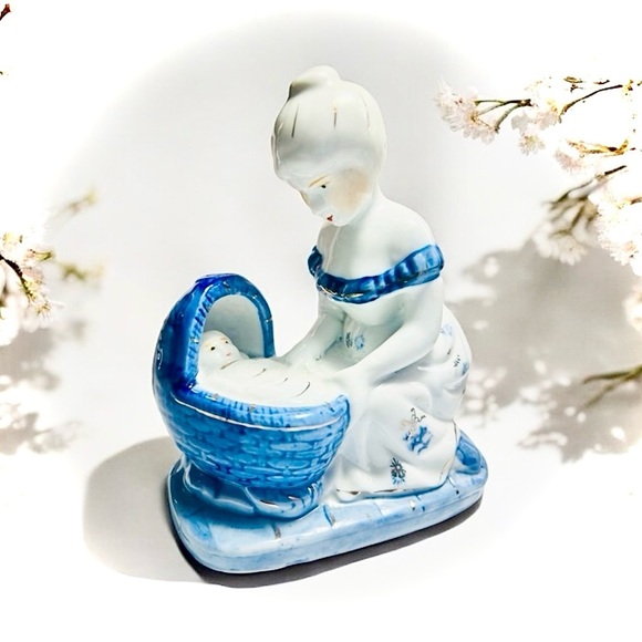 Vintage Decor Fine Porcelain Figurine Mother & Baby Cradle Cobalt Blue White NOS - Picture 2 of 11